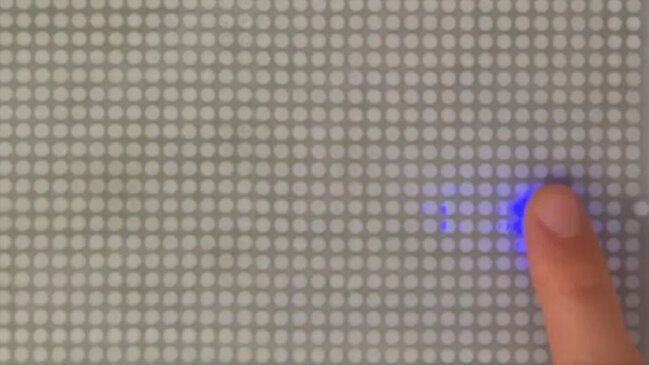 Alimlər dünyada ilk dəfə "toxunula bilən" ekran yaratdılar