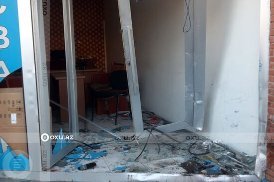 Azərbaycanda polis maşını mağazaya çırpıldı: Ölən və xəsarət alan var - YENİLƏNİB + FOTO