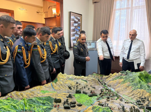 Hərbi prokuror Heydər Əliyev adına Hərbi İnstitutun kursantları ilə görüşüb