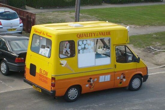 Dondurma furqonlarından cənazə korteji hər kəsi təəccübləndirdi - VİDEO