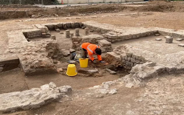 Fransada 2000 illik antik yaşayış məskəni aşkarlanıb