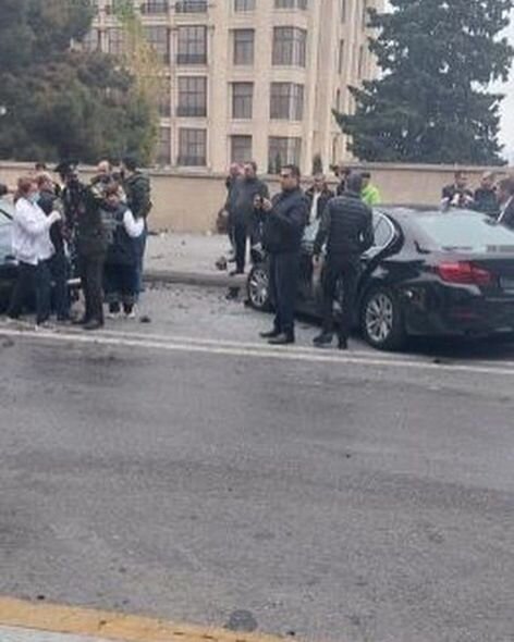 Bakıda iki avtomobil toqquşdu: Xəsarət alanlar var - YENİLƏNİB + FOTO