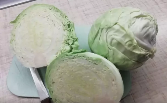 Kələmi bişirəndə yumurta və şəkər əlavə edin – Təəccüblənəcəksiniz