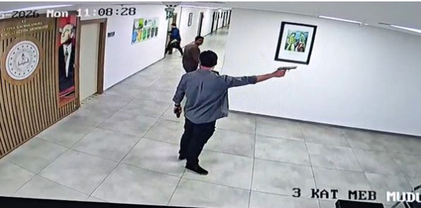 İcra hakimiyyəti binasında silahlı insident - VİDEO