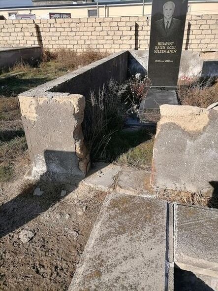 Sumqayıtda məzarların dəmir qapıları oğurlanıb - FOTO