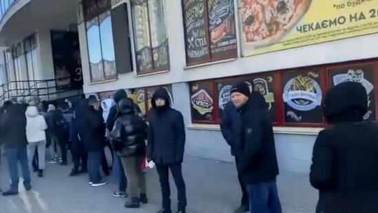 Kiyev metrosunda qalan azərbaycanlılar: "Buradan nə vaxt çıxarılacağımızı bilmirik" - VİDEO