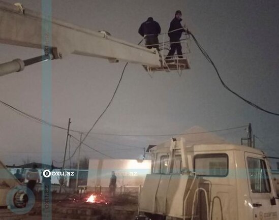 Novruz tonqalı Balaxanı qəsəbəsinin bir hissəsini işıqsız qoydu - FOTO