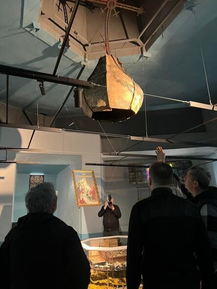 Məxfi xəritə, "zirehli" notbuk və kələm şorbası: Ukraynada müharibə sərgisi açılıb - FOTO