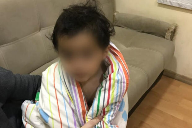 Anasının taksidə qoyub getdiyi uşaq körpələr evinə verildi - FOTO