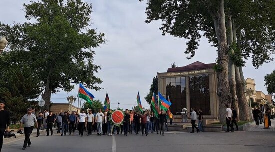 10 ay komada qaldıqdan sonra vəfat edən qazi dəfn edildi - FOTOLAR