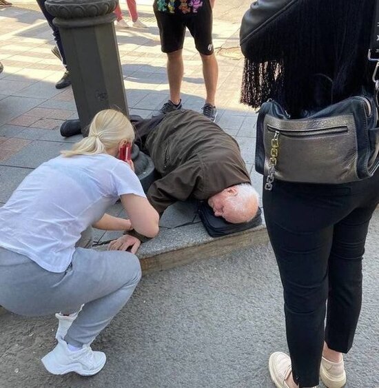 Sürücüsüz avtomobil iki piyadanı vurdu - FOTO/VİDEO