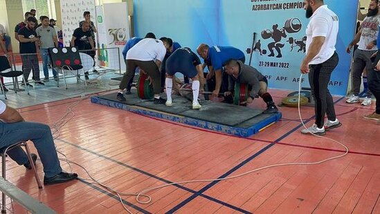 İdman yarışında FACİƏ: Azərbaycanlı çempion 301 kiloqramlıq ştanqı ayağına saldı - FOTO/VİDEO