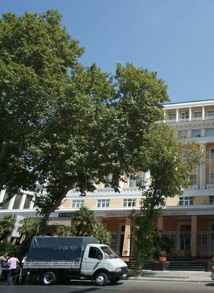 İlham Əliyevin tapşırığı ilə sökülən parklanma yerinə görə vəzifəli şəxs cəzalandırıldı - YENİLƏNİB + FOTO