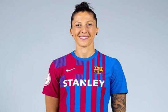 Qadın futbolçunu Messi ilə səhv saldılar - VİDEO