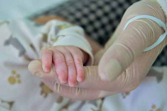 ÜST: Uşaqlarda şübhəli xəstəliklə bağlı yoluxanların sayı artıb