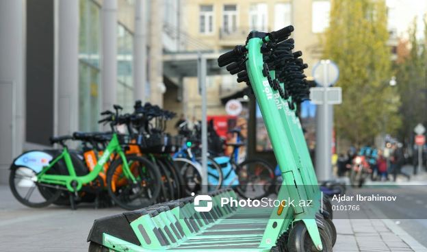 Bakı küçələrində elektrikli skuterlərin nizamsızlığı - PROBLEM