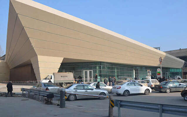 "28 May"da kütləvi dava - Bıçaqlanan var