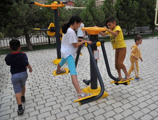 Jurnalistlər üçün inşa edilmiş binanın həyətində abadlıq işləri həyata keçirilib