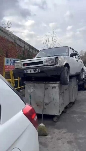 Avtomobili zibil qutusuna atdılar, görənlər MAT QALDI - FOTO