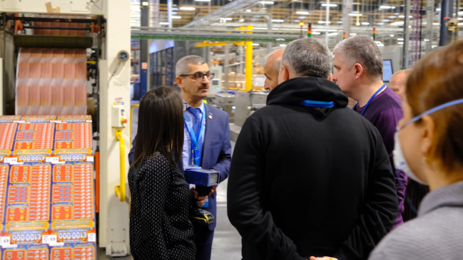 Media nümayəndələri İngiltərədə "Poz-Qazan" biletlərinin çap olunduğu fabrikdə - FOTO/VİDEO