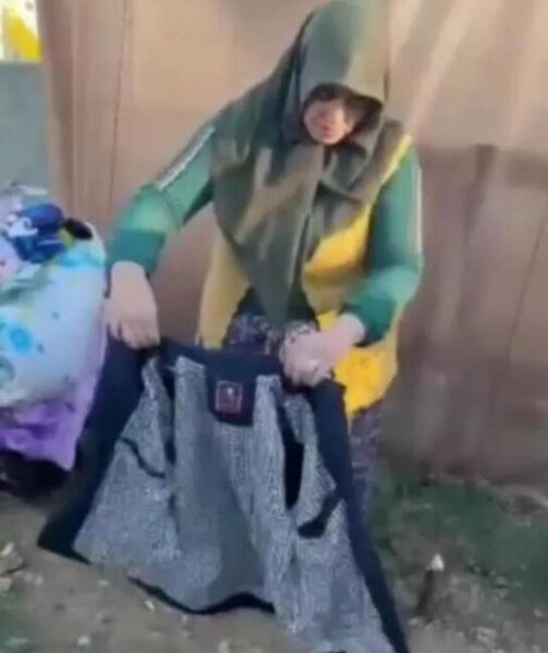 Yardım üçün göndərilən pencəyin cibindən çıxanlar qadını AĞLATDI - VİDEO