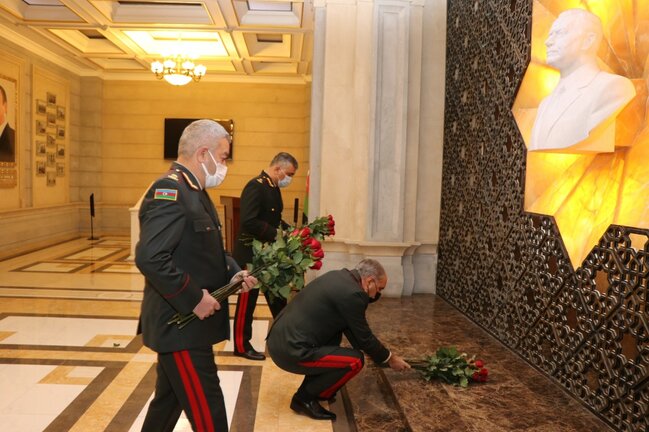 Ümummilli lider Heydər Əliyevin vəfatının 18-ci ildönümü ilə bağlı Hərbi Prokurorluqda anım mərasimi keçirilib