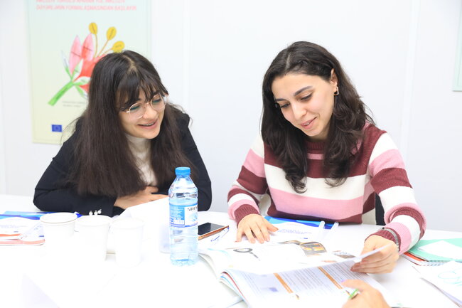 "Genderyönümlü pedaqogika" üzrə təlimləndirilən 400-ə yaxın müəllim təhsil sistemində gender bərabərliyini təşviq edəcək