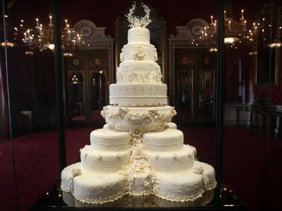 Şahzadə Uilyamın 7 il ərzində yeyilən, 100 000 dollarlıq TOY TORTU - FOTO