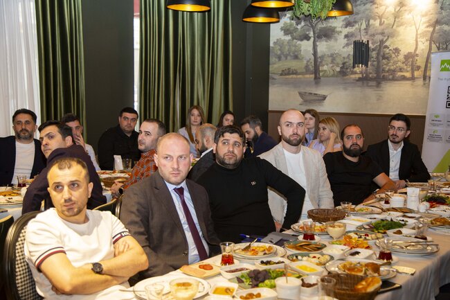 6-cı "Yerli şirkətlərin tanıtım sərgisi"nin iştirakçıları ilə görüş baş tutdu - FOTO