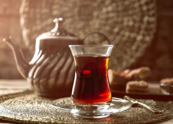 Bakıda 90 manata bir çaynik çay - FOTO