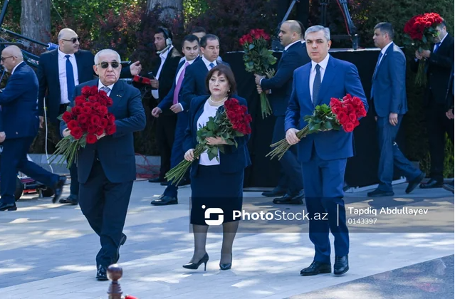 Ümummilli lider Heydər Əliyevin xatirəsi anılır - YENİLƏNİB+FOTO