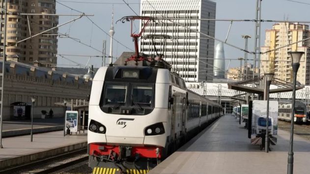 Bakıdan Tbilisiyə yeni qatar reysləri: Qiymətlər düşdü, bəs sıxlıq azalacaq?