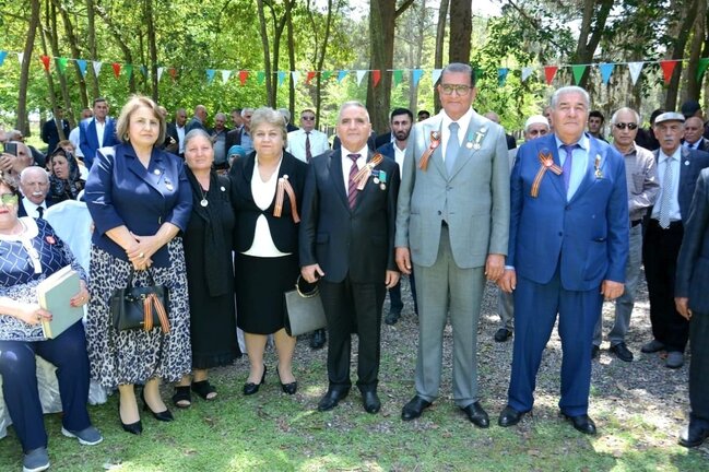 SSRİ bayrağı qaldıran, "Georgi lenti" taxan Saleh Səmədov "Azərişıq"ASC-nin vəzifəli şəxsidir? – İLGİNC İDDİA