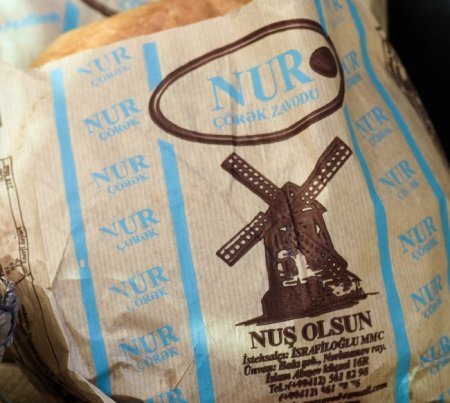 "Nur" çörəyin içindən qurd çıxdı - VİDEO