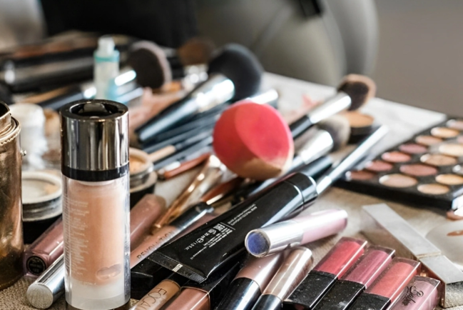 Kosmetik vasitələrin dəhşətli fəsadları üzə çıxdı: Mütəxəssisdən XƏBƏRDARLIQ
