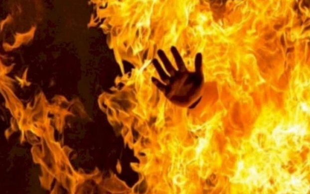 Azərbaycanda dəhşətli hadisə: Mübahisə etdiyi şəxsləri benzinlə yandırdı