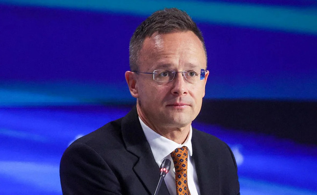 Peter Siyarto: Aİ Macarıstanda öz maraqlarına uyğun hakimiyyət dəyişikliyi istəyir