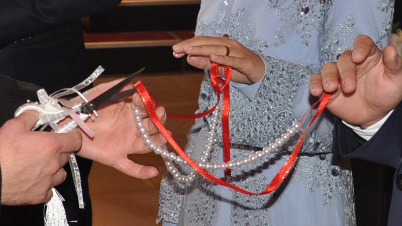 14 yaşlı qız nişanlandı - Atası ilə bəy həbs edildi-Yenilənib