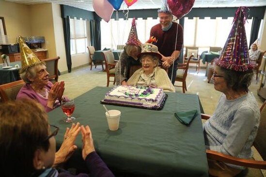 105 yaşlı qadının uzunömürlülüyünün sirri açıqlandı - FOTO