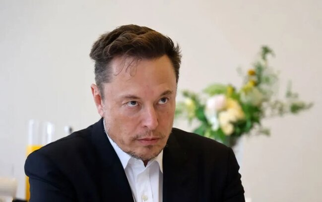 Mask ilk dəfə 12-ci övladının olmasından danışdı