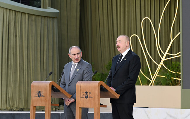 "İrəliyə necə getməli olduğumuzu müzakirə etdik" - Prezident