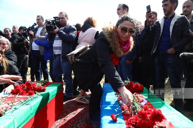 Xocalıda qalıqları aşkarlanan 7 nəfərin dəfn mərasimi keçirilib - FOTO