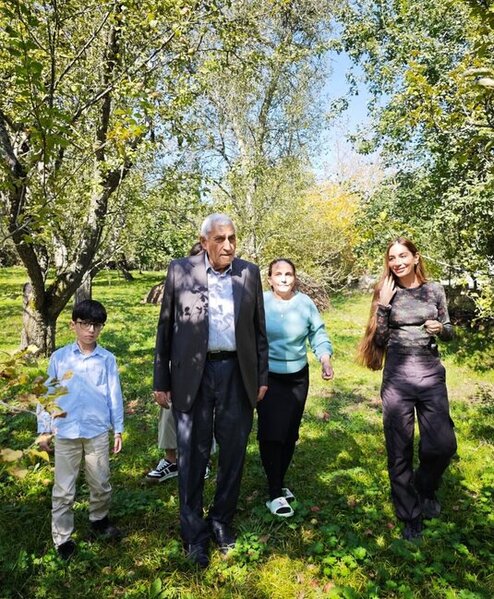 Arzu Əliyeva şamaxılı ailənin qonağı oldu - Fotolar