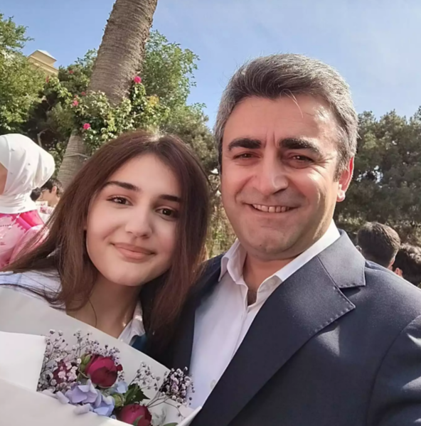 Qızlarının Son zəngində bir araya gəldilər - FOTO