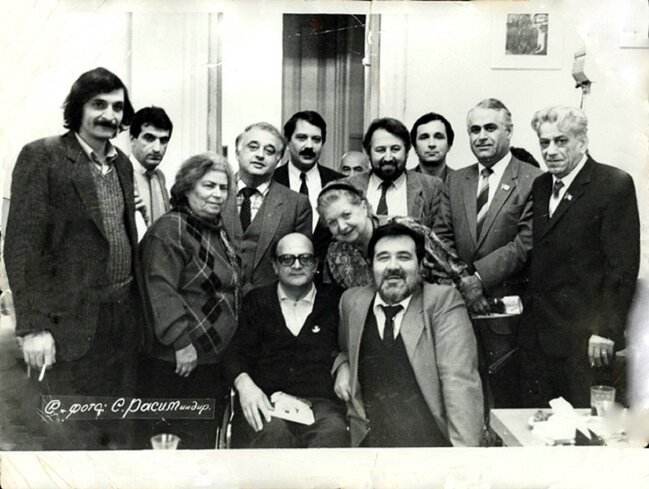 Vəfatından sonra bu tarixi foto yenidən gündəm oldu...