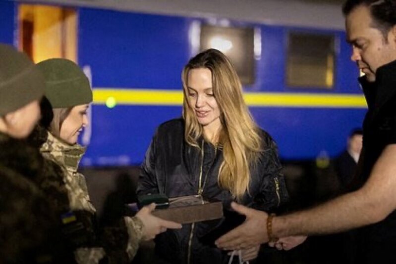 Coli Ukrayna səfərində yaşadıqlarından yazdı