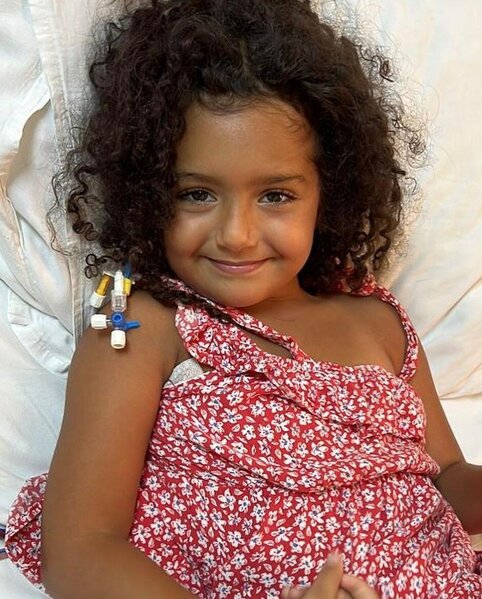 Məşhur aktyorun qızı ürəyindən əməliyyat oldu - FOTO