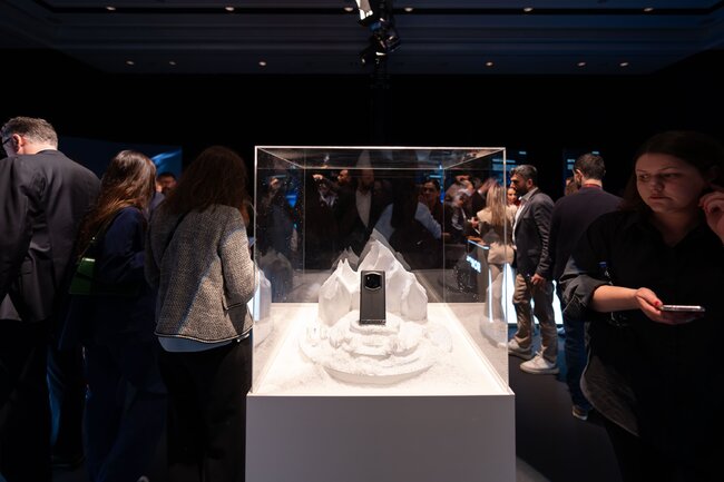 Dünyanın ən yaxşı kameralı telefonu! Bu tarixdən ölkəmizdə SATIŞA ÇIXACAQ! - FOTOLAR