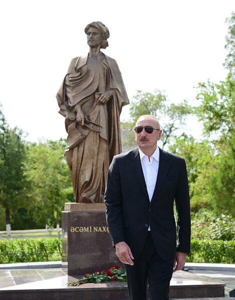 Əcəmi Naxçıvaninin abidəsinin açılışı oldu - Fotolar