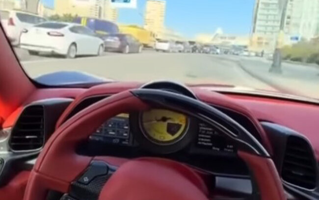 Bakıda "Ferrari" qaydaları belə pozdu - Video